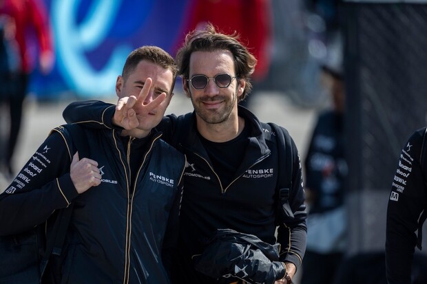 Polovina jezdců Formule E řeší termínové kolize a volá po nápravě