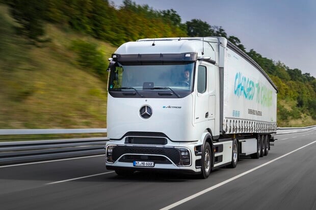 Mercedes-Benz představil sériový elektrický tahač eActros 600 s dojezdem 500 km