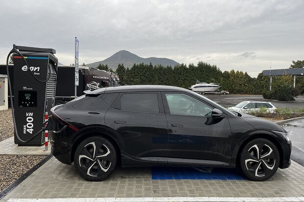 V Sulejovicích u Lovosic E.ON otevřel druhou 400kW dobíjecí stanici v ČR