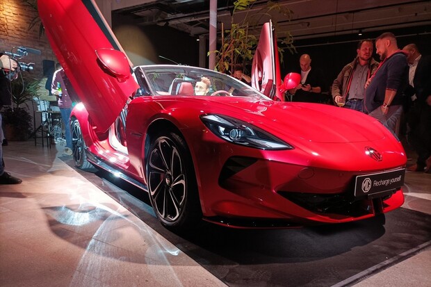 MG Cyberster přijel do Česka. Toto jsou naše první dojmy