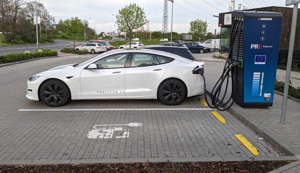 Reálná spotřeba elektrické energie a dojezd elektromobilu Tesla Model S Plaid