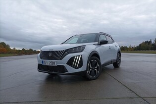 Peugeot e-2008 GT (2023)