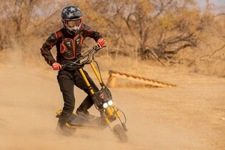 Přemýšlíte o koupi elektrické koloběžky či motorky?