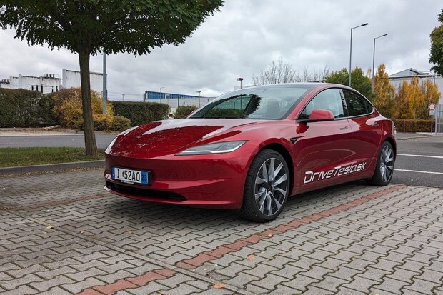 Modernizovaná Tesla Model 3 nebo Cybertruck do ČR 