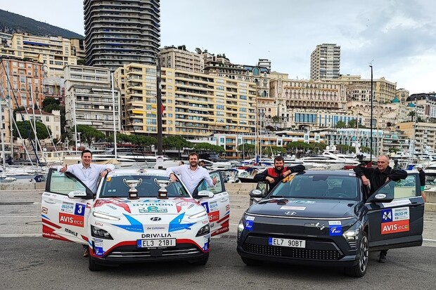 Češi dojeli na legendární e-Rally Monte-Carlo třetí, světový titul mají na dosah