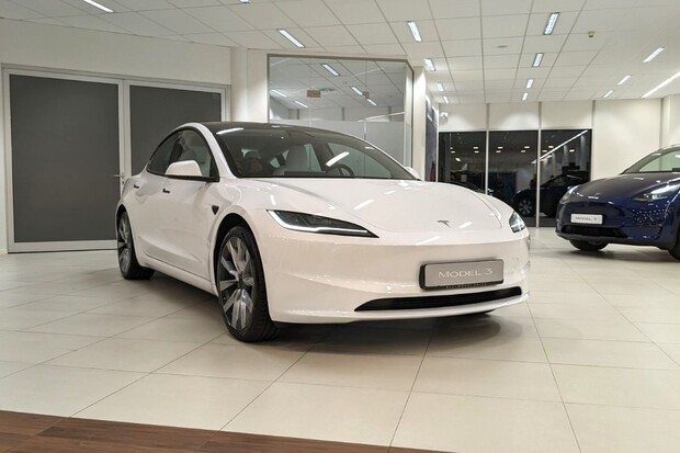 Tesla udělí milost všem rodičům, kteří už mají po krk poslouchání pohádek