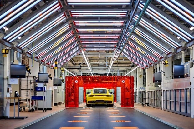 Také Porsche oznamuje miliardové investice do výrobního závodu kvůli e-vozům
