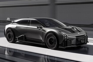 HiPhi představuje ostrý sportovní model A. Má přes 1 300 koní a jede 300 km/h