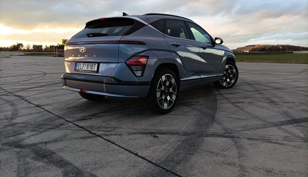Hyundai Kona EV (2023)