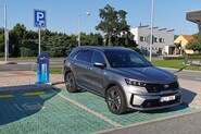 Test Reálná spotřeba benzínu a elektrický dojezd plug-in hybridu Kia Sorento PHEV – Zaostřeno na spotřebu