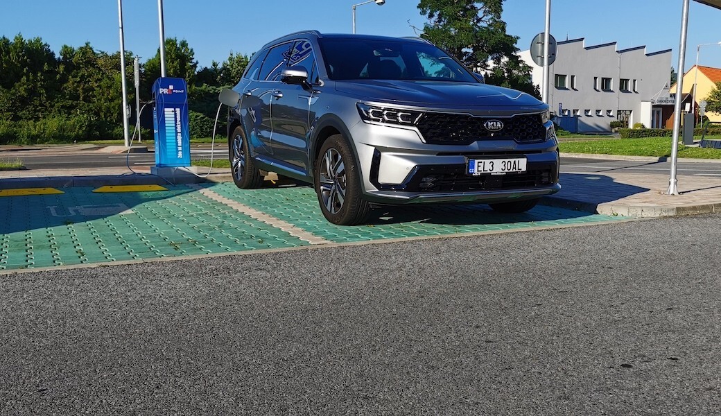 Reálná spotřeba benzínu a elektrický dojezd plug-in hybridu Kia Sorento PHEV