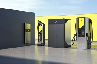 Specialista na sportovní vozy se vrhl na nabíjecí stanice. První vyrostou v Číně