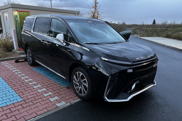 První pohled na elektrické MPV Maxus Mifa 9