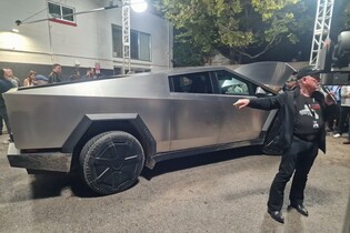 Podaří se dostat Cybertruck do Česka? Pomoci můžete i vy!
