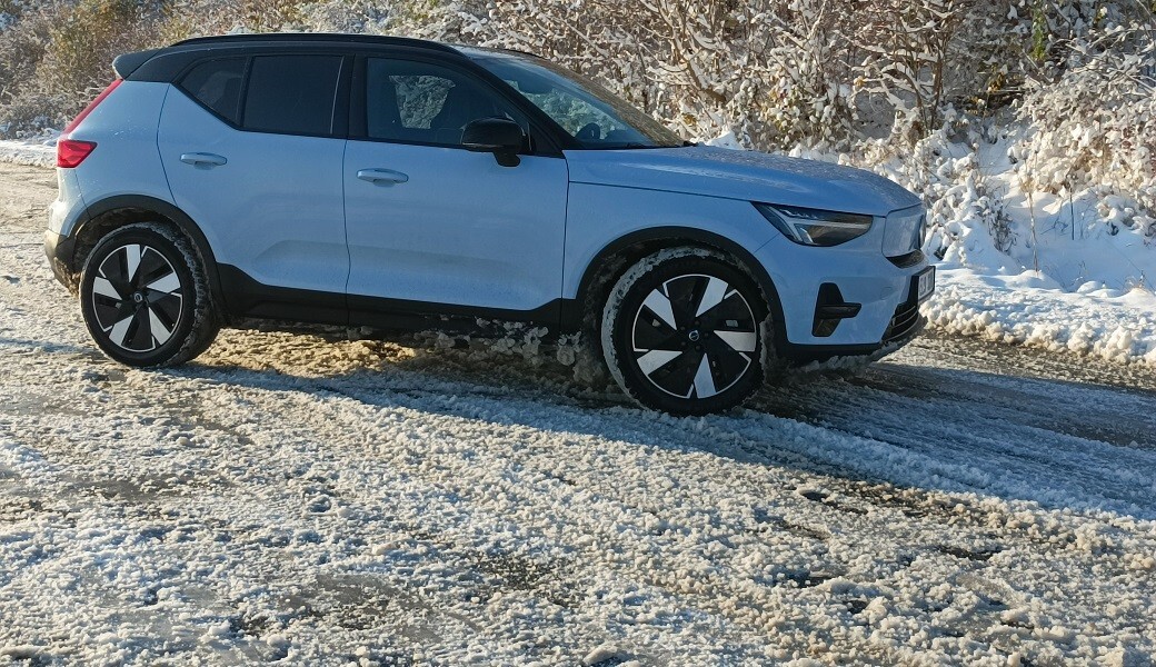 Jak si vedlo omlazené Volvo XC40 Recharge v mrazivých podmínkách na nabíječce?