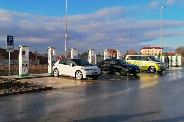 ČEZ vyřešil problém s nedostupností maximálního výkonu u některých stanic