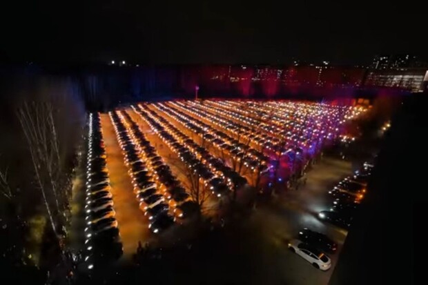 Přijďte se dnes v 18:00 podívat na Tesla Light Show, koná se v 11 městech ČR