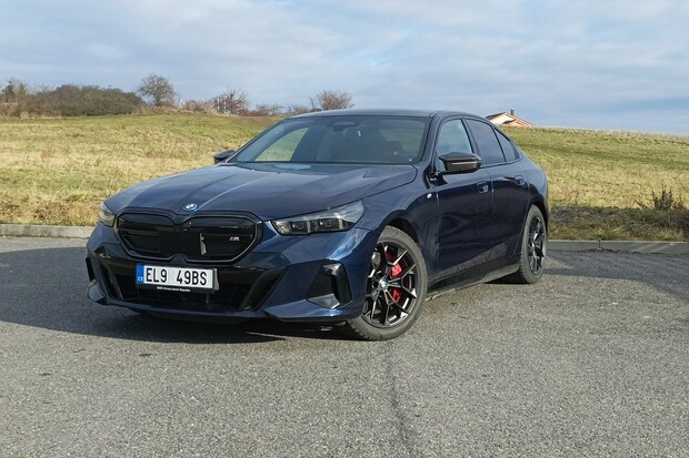 Testujeme dravé a luxusní BMW i5 ve vrcholné verzi M60