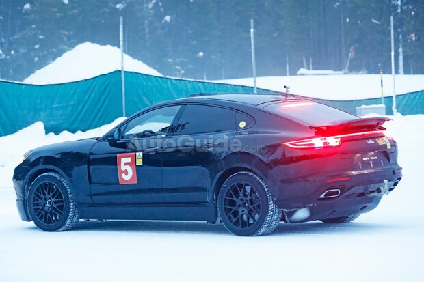 Neslyšné Porsche Cayenne Coupé spatřeno při testování