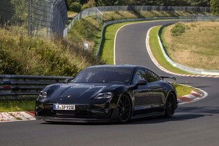 Nový Taycan zazářil na Nürburgringu. Teslu deklasoval, téměř se vyrovnal Rimacu