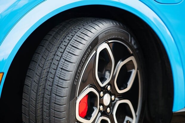 Goodyear vyvíjí speciální pláště pro elektromobily. Aktivně omezují hluk