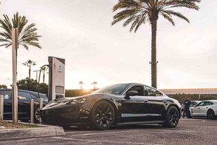 Americké státy žalují Trumpovu administrativu. Důvodem jsou nabíjecí stanice