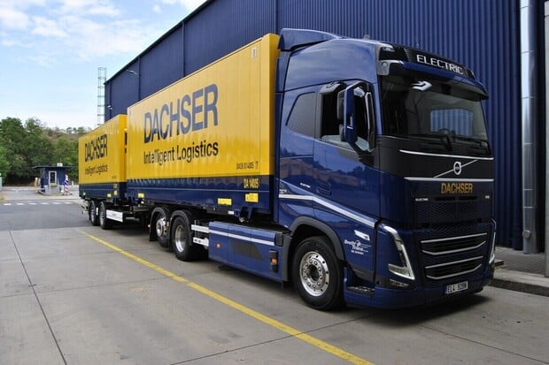 Firma Dachser nasadila elektrický tahač od Mercedesu na přepravu zboží