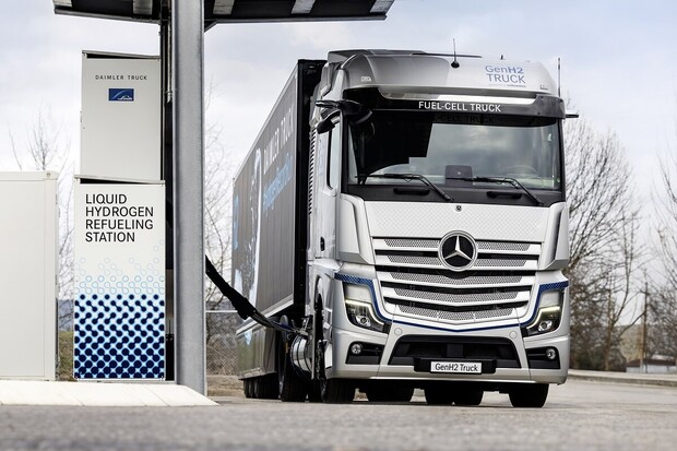 Daimler Truck představil novou technologii pro čerpání kapalného vodíku