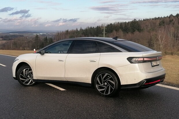 Volkswagen představuje systém na ochranu chodců. V nabídce se objeví až později