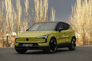 Malé, ale ostré. Testujeme Volvo EX30 Twin Motor s 420 koňmi