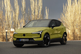 Malé, ale ostré. Testujeme Volvo EX30 Twin Motor s 420 koňmi