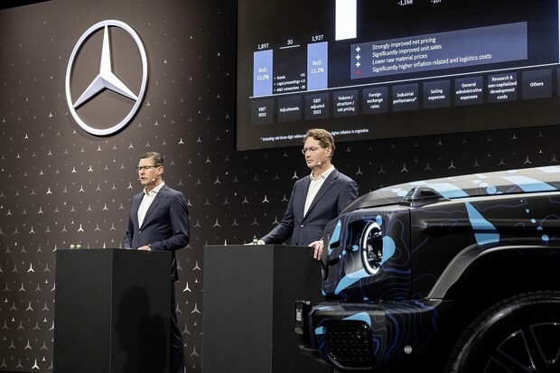Mercedes zasáhla cla i nezájem z Číny, výrazně mu poklesl zisk