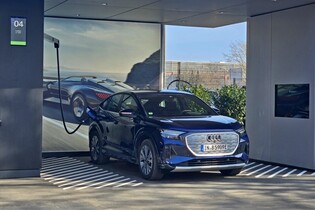 Prémiové nabíjení na vlastní kůži. Audi spustilo svůj další charging hub