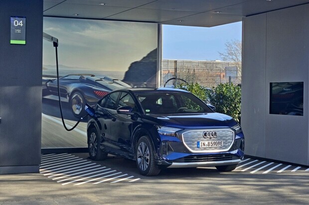 Prémiové nabíjení na vlastní kůži. Audi spustilo svůj další charging hub