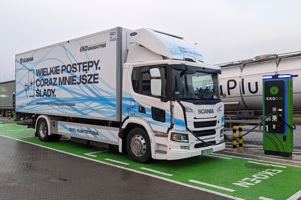 Scania slaví 30 let v Česku, prodala tu už první nákladní elektromobily