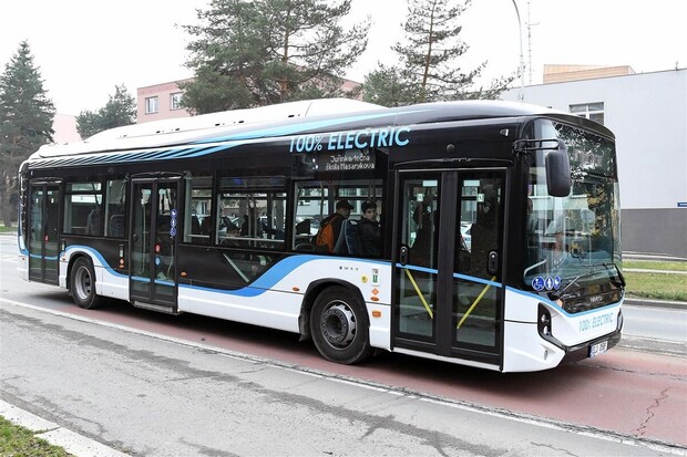 MHD ve Valmezu otestovala nový elektrobus Iveco