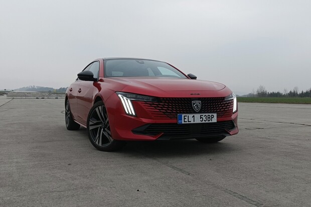 Peugeot 508 Hybrid 225 GT (2024)