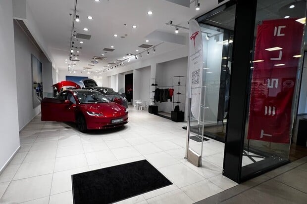 Tesla v Česku otevřela třetí prodejnu, tentokrát v Ostravě