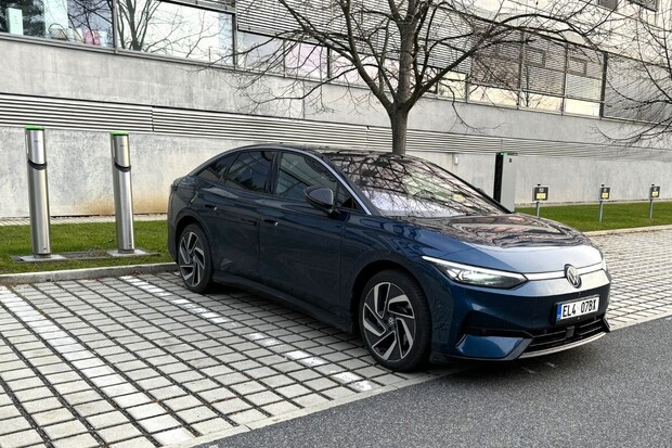 Volkswagen vylepšil své modely ID.4 a ID.7. Výbava je bohatší a ceny příznivější