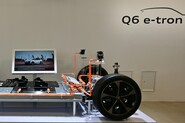 Pohled pod pokličku Audi Q6 e-tron. Co vše umí platforma PPE?