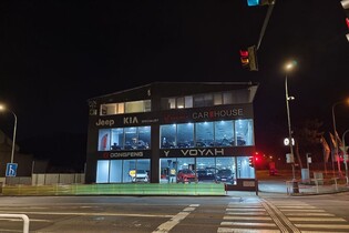 Čínské elektromobily Dongfeng a Voyah koupíte i v Praze