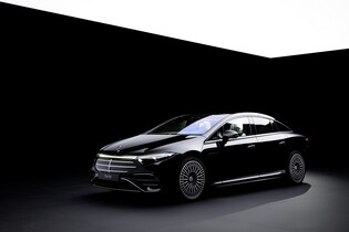 Model EQS prošel modernizací. Má hvězdu na kapotě a delší dojezd