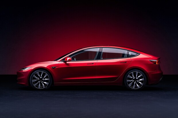 Tesla zlevnila Model 3, přiblížil se milionu