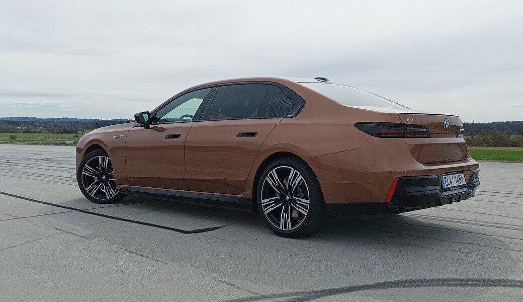 BMW i7 M70 xDrive (2024)