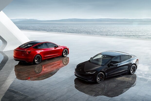 Vylepšená Tesla Model 3 Performance ukázala svou sílu. Máloco s ní udrží krok