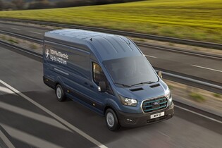Vyšší dojezd a lepší nabíjení. Ford představil novou variantu modelu E-Transit