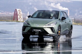Čínský elektrický hot-hatch MG4 XPower jsme prohnali na polygonu