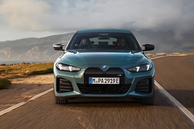 Omlazená BMW i4 a 4 Gran Coupé přichází do ČR. Základ vyjde na 1,3 milionu Kč