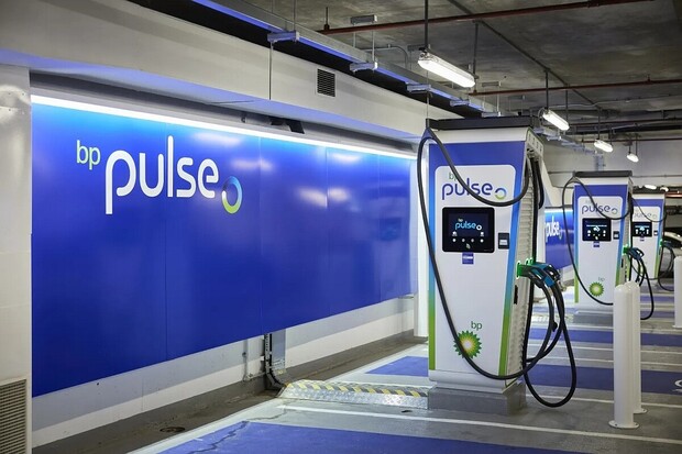 Nabíjecí konkurence v Severní Americe roste. Hlavně BP chce jít po Tesle 