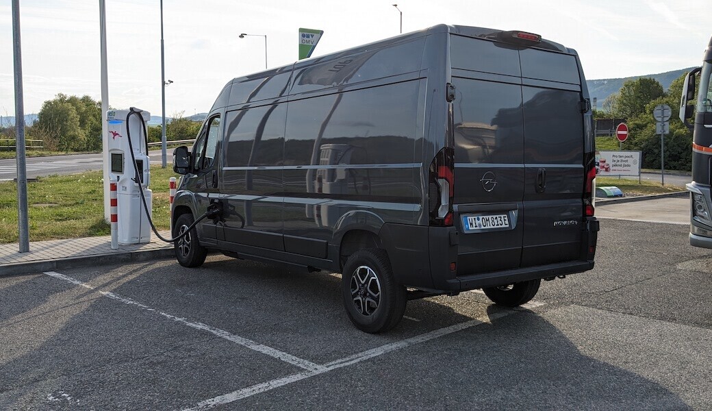 Jak rychle se nabíjí velká elektrická dodávka Opel Movano Electric?